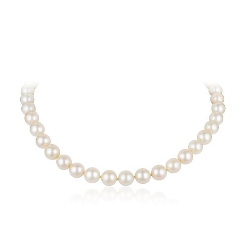 A Cultured Pearl Necklace with A 14K Gold Sapphire Clasp