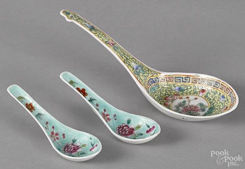 Two Chinese porcelain spoons, ca. 1900, on a turquoise ground, together with a famille rose ladle