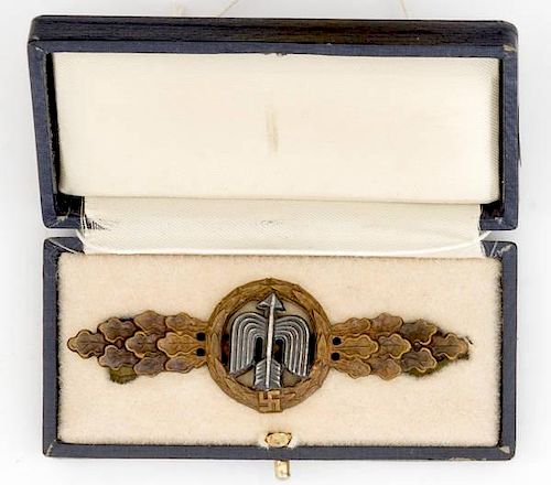 German WWII Cased Fighter Clasp in Bronze 