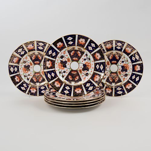 Set of Eleven Royal Crown Derby Transfer Printed and Gilt Decorated Porcelain Lunch Plates in the 'Traditional Imari' Pattern 