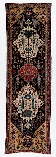 Fine Antique Bakhtiari Rug, Persia: 3'2'' x 10'6''