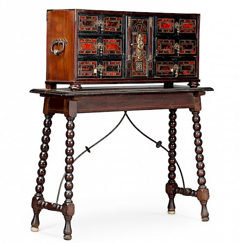 Spanish desk in mahogany, ebony wood, tortoiseshell, bone a Escritorio barroco español en caoba, madera ebonizada, care