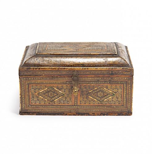 Granada chest in wood with decoration in partially inked bo Arquilla granadina en madera con taracea en hueso parcialme