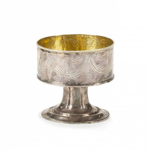 Neo-classical pyx in silver with gilded interior, late 18th Píxide neoclásico en plata con interior sobredorado, de fin
