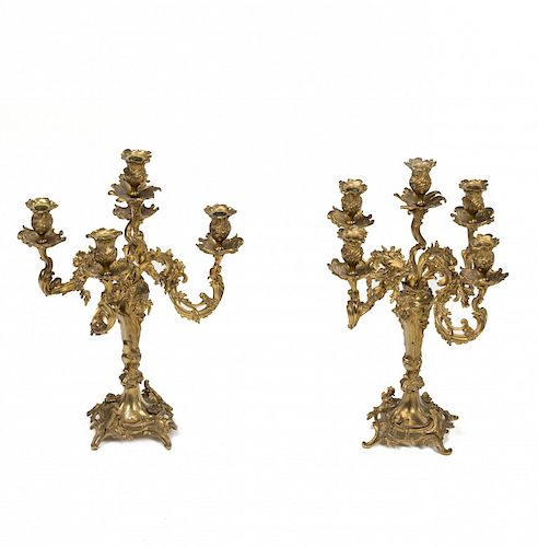 Pair of Rococo style candelabra in gilt bronze, late 19th-e Pareja de candelabros de estilo Rococó en bronce dorado, de