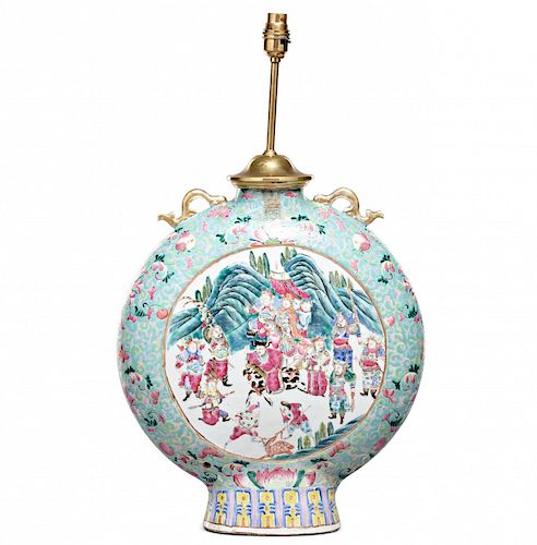 Chinese “moonflask” vase in Canton porcelain, late 19th Cen Jarrón chino “moonflask” en porcelana de Cantón, de finales