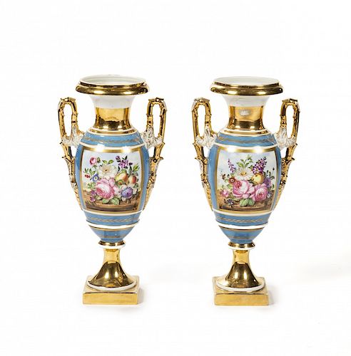 Pair of French Empire style vases in Old Paris porcelain, l Pareja de jarrones franceses estilo Imperio en porcelana Vi