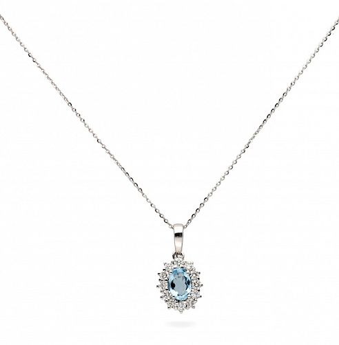 Aquamarine rosette pendant with diamonds around Colgante rosetón de aguamarina orlada de diamantes