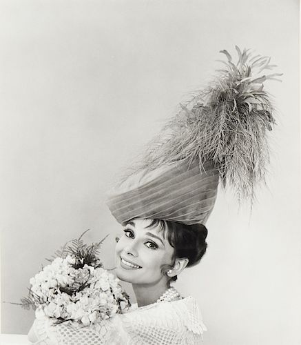 Cecil Beaton, "My Fair Lady: Audrey Hepburn", Gelatin silver Cecil Beaton, "My Fair Lady: Audrey Hepburn", Gelatina de p