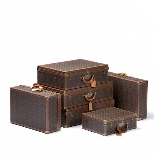 Louis Vuitton, Set of six suitcases in "monogramme" canvas  Louis Vuitton , Juego de seis maletas en lona "monogramme" 