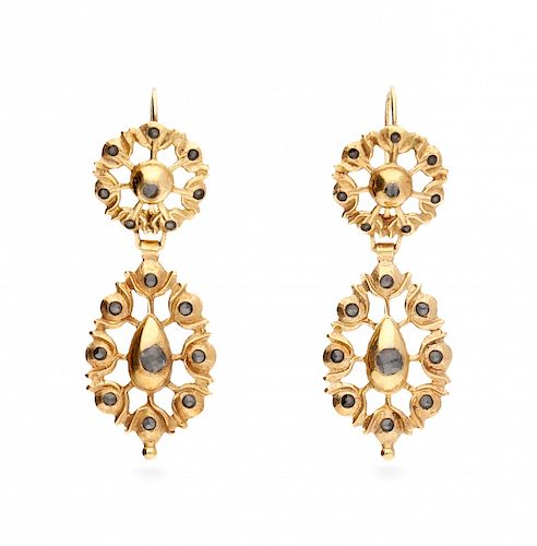 Gold long earrings Pendientes largos en oro 