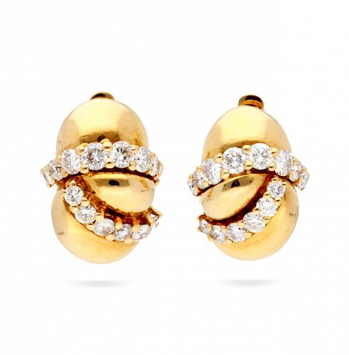 Octavio Sardá, Gold and diamonds earrings Octavio Sardá, Pendientes en oro y diamantes