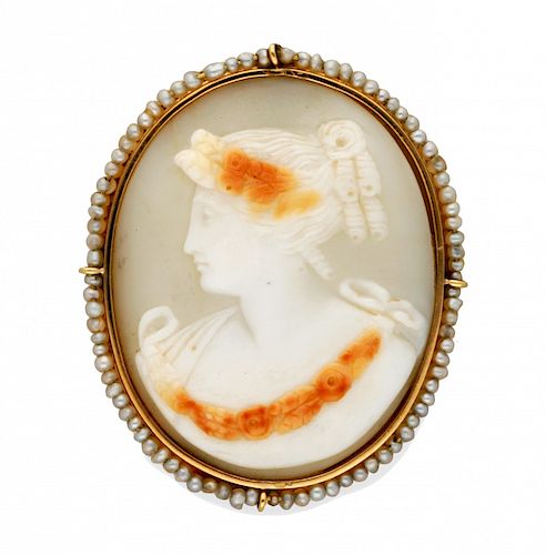 Brooch-pendant with cameo, 19th Century  Broche-colgante con camafeo, del siglo XIX