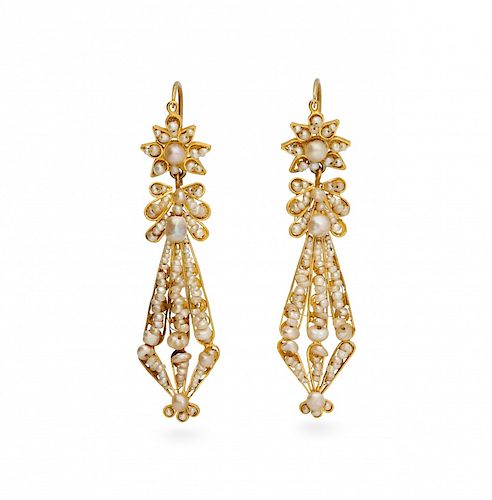 Gold and seed pearls popular earrings Pendientes populares en oro y perlas de aljófar