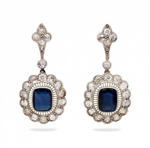 Sapphires and diamonds earrings, circa 1910 Pendientes de zafiros y diamantes, hacia 1910