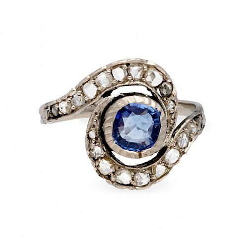 Art Déco style sapphire and diamonds ring Sortija de estilo Art Déco de zafiro y diamantes