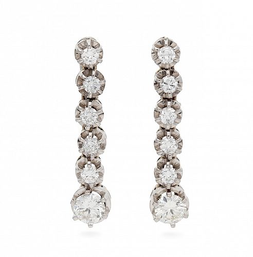 Diamonds long earrings, mid 20th Century  Pendientes largos de diamantes, de mediados del siglo XX