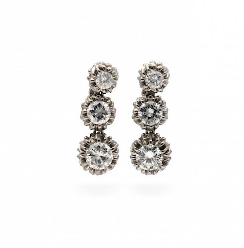 Diamonds pendant earrings, mid 20th Century Pendientes colgantes de diamantes, de mediados del siglo XX