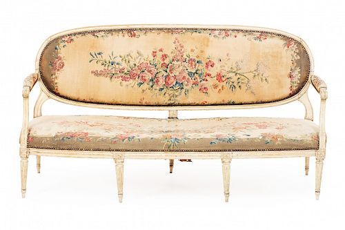 French Louis XVI sofa in white-lacquered wood, upholstered  Canapé francés Luis XVI en madera lacada en blanco con tapi