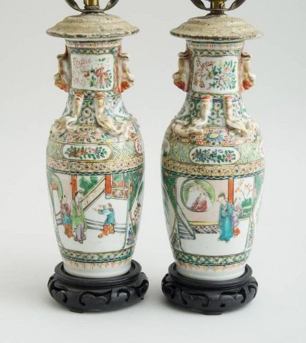 PAIR OF CHINESE EXPORT FAMILLE VERTE PORCELAIN LAMPS