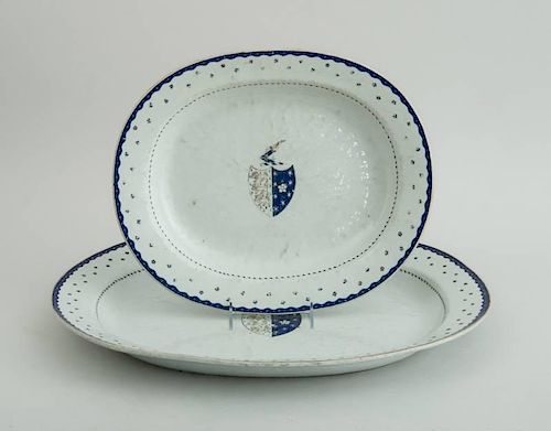 PAIR OF CHINESE EXPORT ARMORIAL PORCELAIN DEEP DISHES AND STRAINERS, TWO GRADUATED PLATTERS, AND A DISH