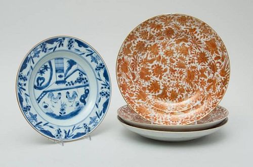 SET OF THREE CHINESE EXPORT PORCELAIN ORANGE BIRD AND FLOWER PLATES AND A BLUE AND WHITE PLATE