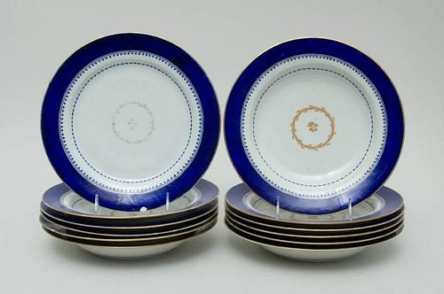 SET OF SEVEN CHINESE EXPORT PORCELAIN DINNER PLATES AND FIVE MATCHING SOUP PLATES