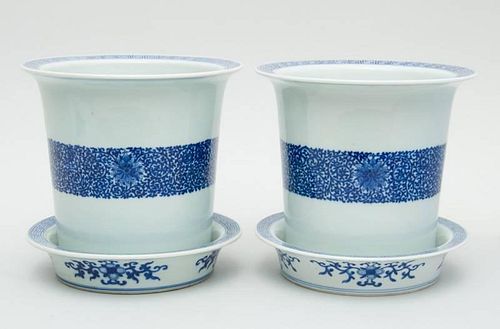PAIR OF CHINESE BLUE AND WHITE PORCELAIN JARDINIÈRES AND STANDS