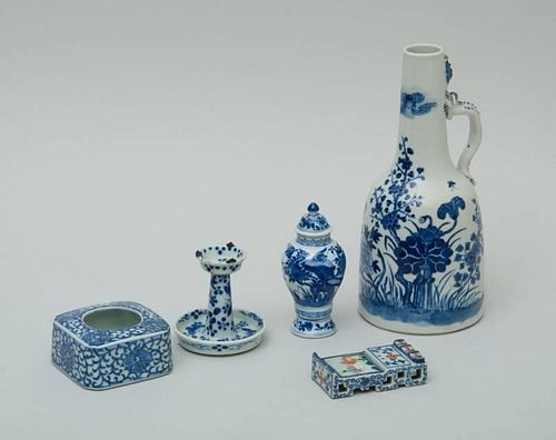 GROUP OF FIVE CHINESE PORCELAIN TABLE ARTICLES