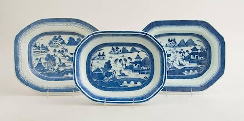 THREE CANTON BLUE AND WHITE PORCELAIN WILLOW PATTERN CHAMFERED RECTANGULAR DEEP DISHES