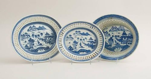 CANTON BLUE AND WHITE PORCELAIN WILLOW PATTERN OVAL BASKET AND TWO GRADUATED PLATTERS