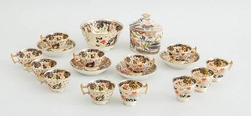 SET OF TWELVE ENGLISH PORCELAIN JAPAN PATTERN TEA CUPS, TWO SAUCERS AND A WASTE PAIL