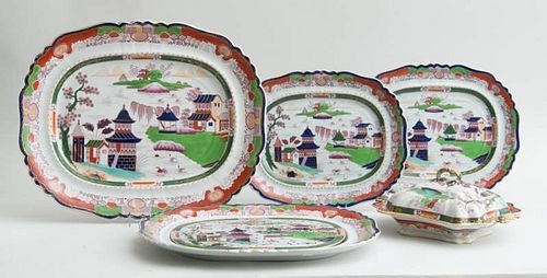 FOUR REAL IRONSTONE PLATTERS AND A MATCHING VEGETABLE DISH AND COVER IN FAMILLE VERTE STYLE