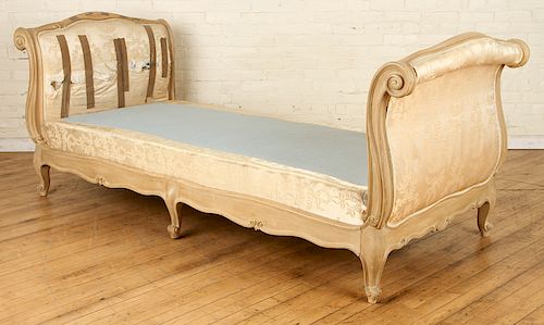 FRENCH LOUIS XV STYLE PAINTED CARVED DAY BED 1950