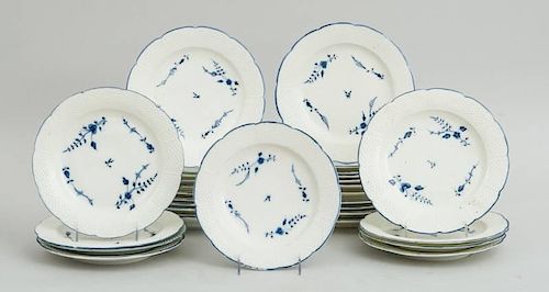 SET OF THIRTY CHANTILLY PORCELAIN DINNER PLATES