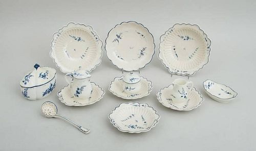 ASSEMBLED GROUP OF CHANTILLY PORCELAIN TABLE ARTICLES