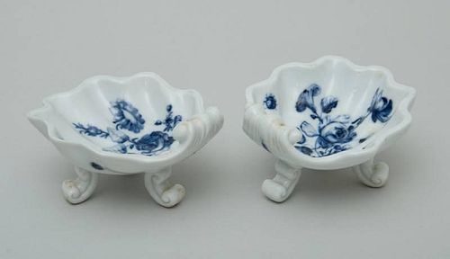 PAIR OF MEISSEN PORCELAIN BLUE-DECORATED TRIPOD SHELL DISHES