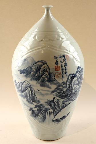 CHINESE HAND PAINTED VASE
