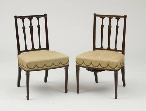 PAIR OF FEDERAL STYLE CARVED MAHOGANY SIDE CHAIRS
