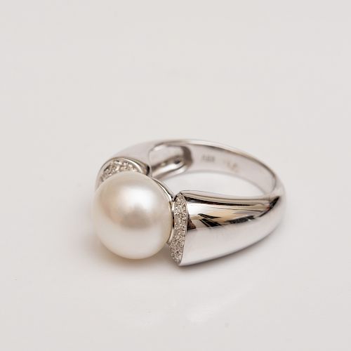 14k White Gold and Pearl Ring