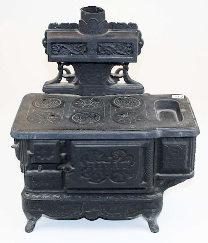 Rival cast iron toy stove/ kitchen range