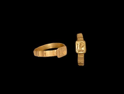 Byzantine Gold Ring with Bust