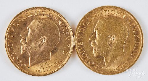 Two George V gold sovereigns.