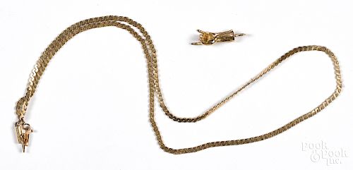 14K yellow gold necklace with mano cornuto pendant