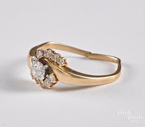 14K yellow gold and diamond ring, 2.6 dwt.