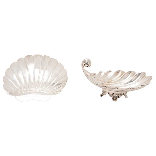 A PAIR OF SILVER SHELL DISHES. 