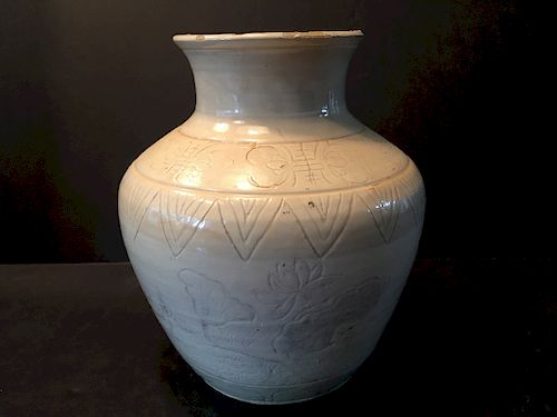 ANTIQUE Chinese Large Ding Form Jar, Yuan period. 15th-16th century