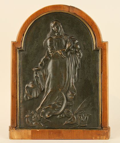 BRONZE PLAQUE DEPICTING MARY IN A WOOD FRAME