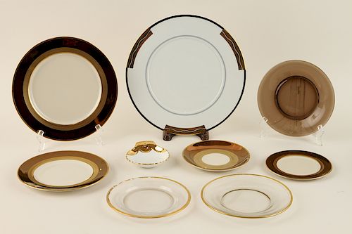 113 PIECES OF PORCELAIN AND GLASS DINNER SERVICE