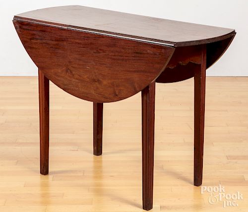 New England Chippendale mahogany drop-leaf table